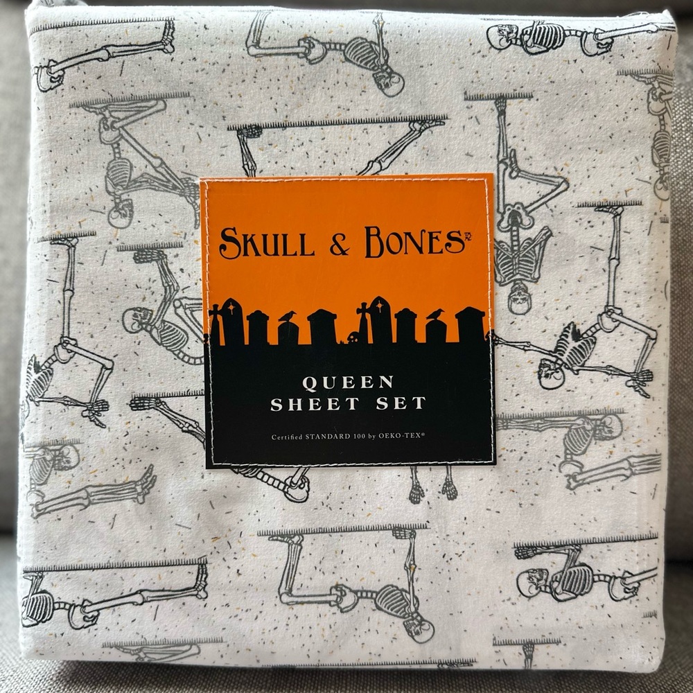 Skull & Bones QUEEN Halloween Sheet Set Skeleton Yoga NWT